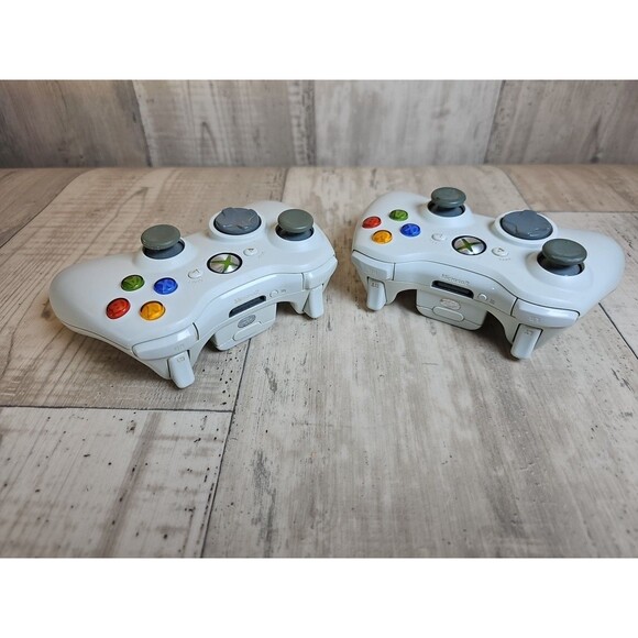 Lot of 2 Xbox 360 Wireless Controllers + HDD + Box + Docs + Cables + Faceplates - Picture 2 of 16